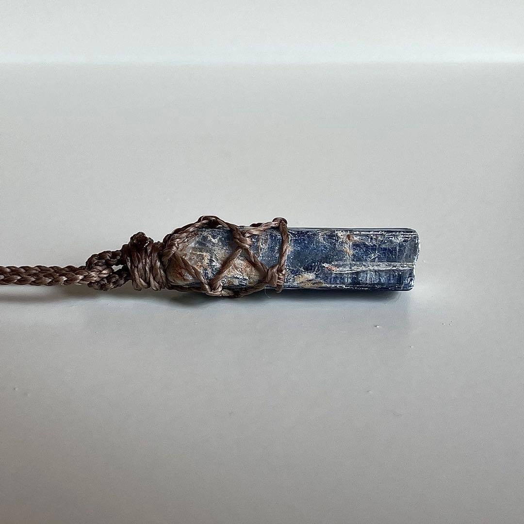 カイヤナイト ネパール産 ＊ ハンドメイド マクラメペンダント ネックレス ⑨