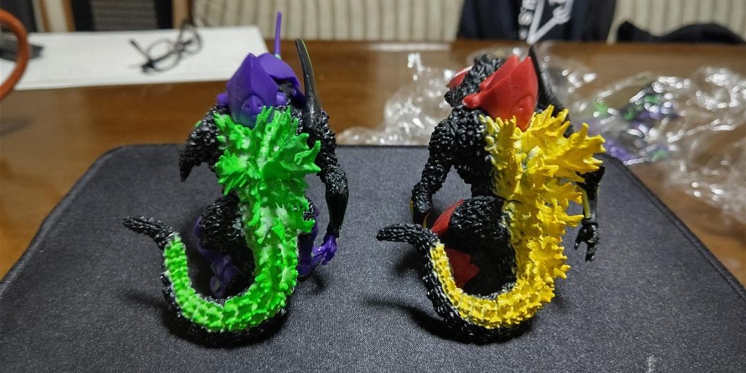 ゴジエヴァフィギュア2体