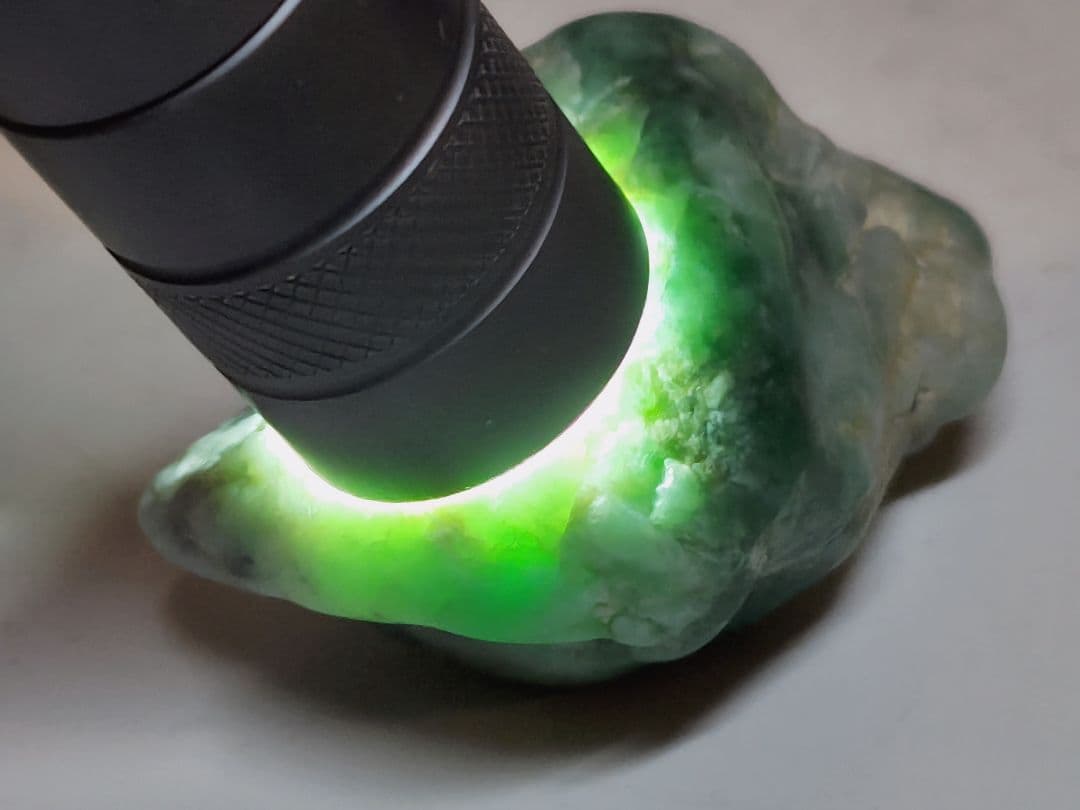 白緑 63g 翡翠 ヒスイ 原石 鑑賞石 自然石 誕生石 鉱物 鉱石 水石