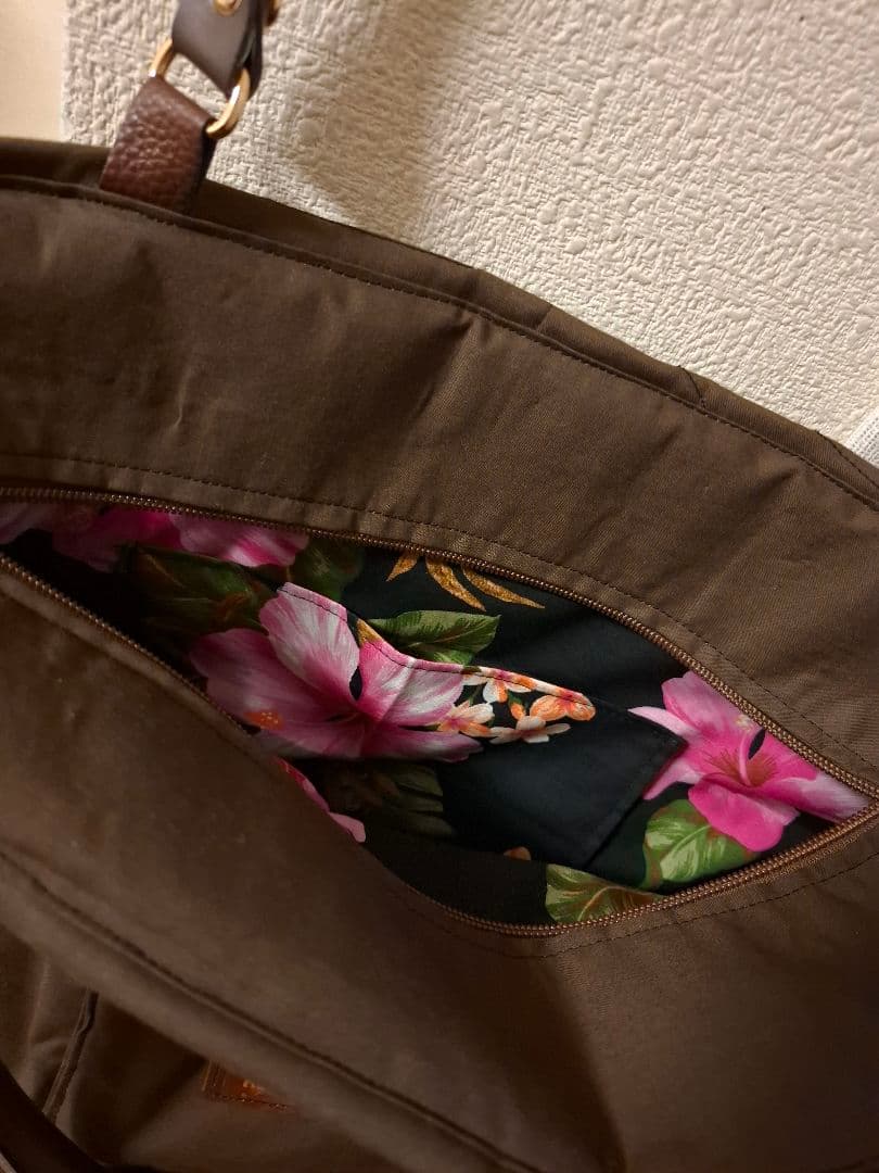 ハワイアンキルト　バッグ　ファスナー　2WAY ハイビスカス　革タグチャーム付