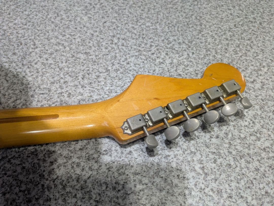 フェンダージャパン　エリック・クラプトン仕様ストラト　Eシリアル！