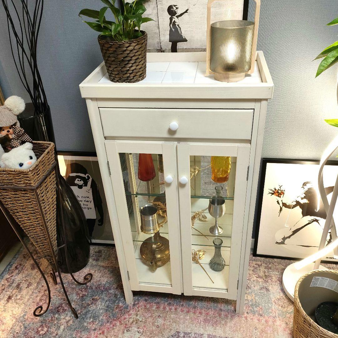 カントリーシャビー キュリオケース タイル天板 背面ミラー 引き出し付き