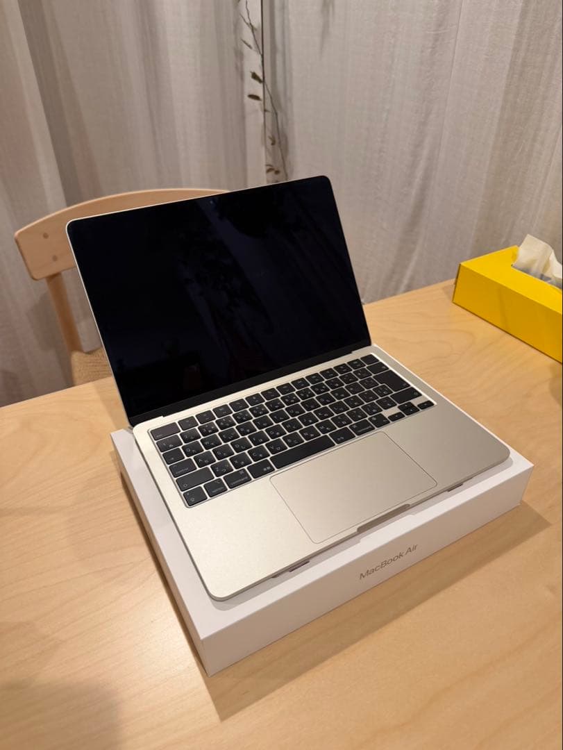 MacBook Air 13インチ M3 16GB 256GB スターライト