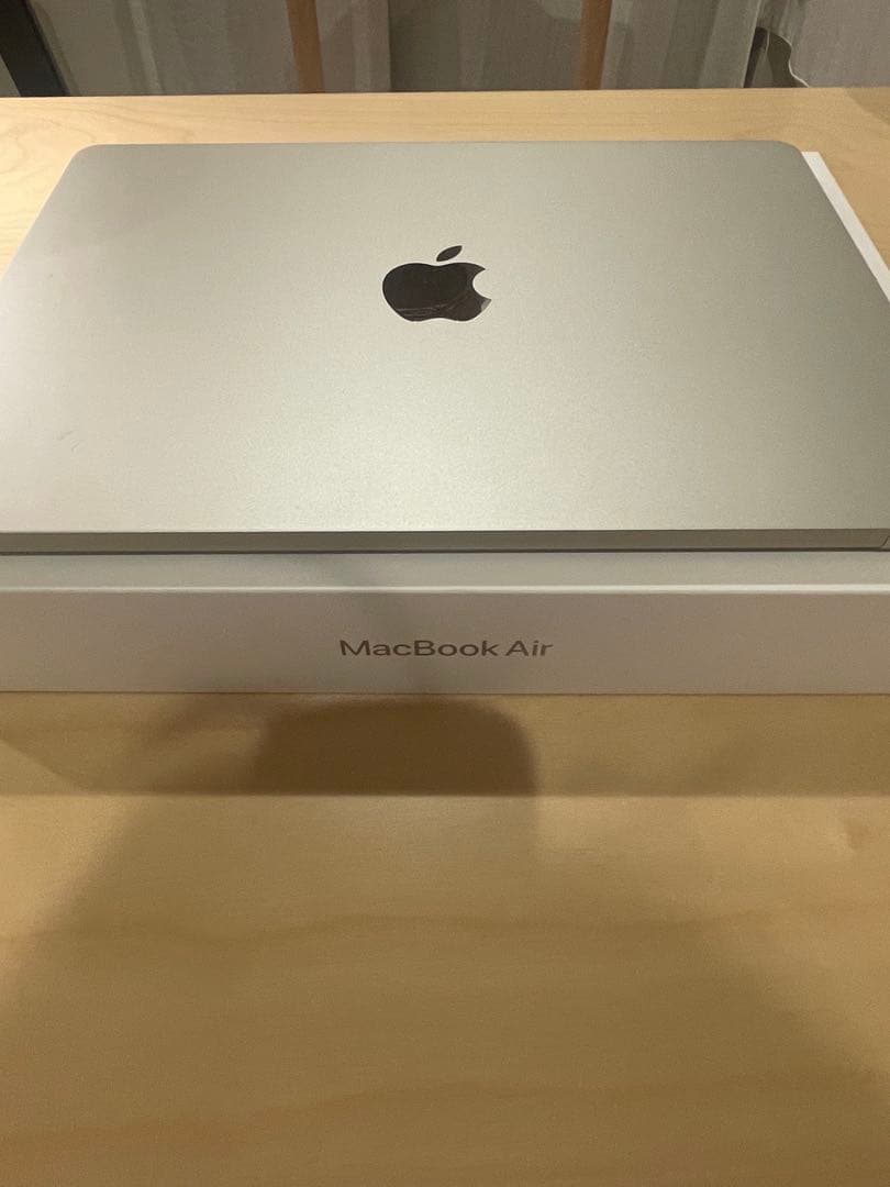 MacBook Air 13インチ M3 16GB 256GB スターライト