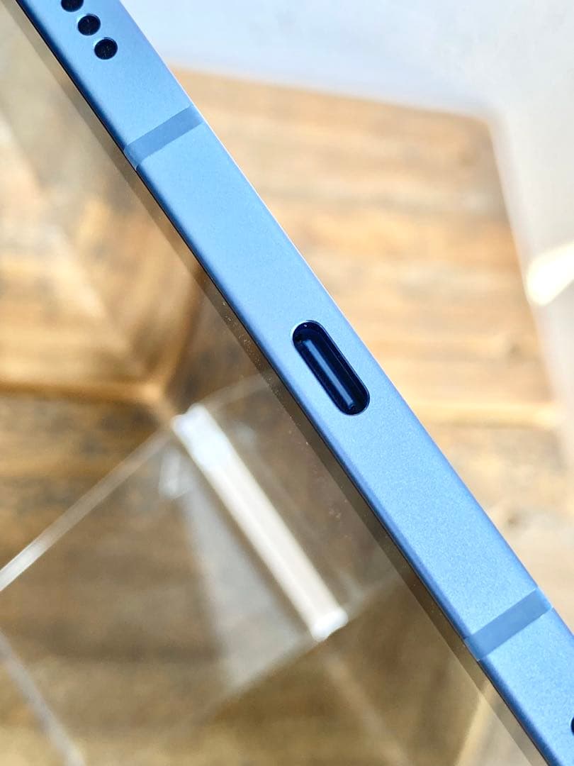 ほぼ未 B100 iPad 11世代 セルラー 128GB MD7G4J/A 本