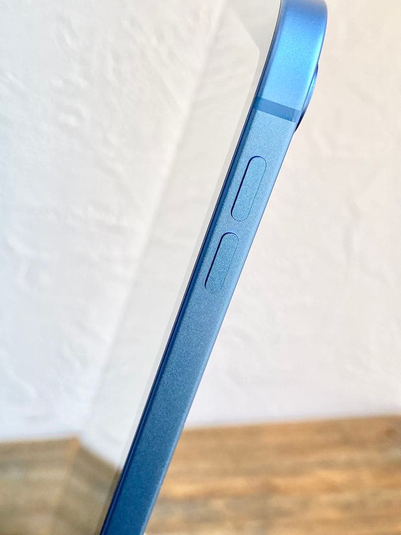 ほぼ未 B100 iPad 11世代 セルラー 128GB MD7G4J/A 本