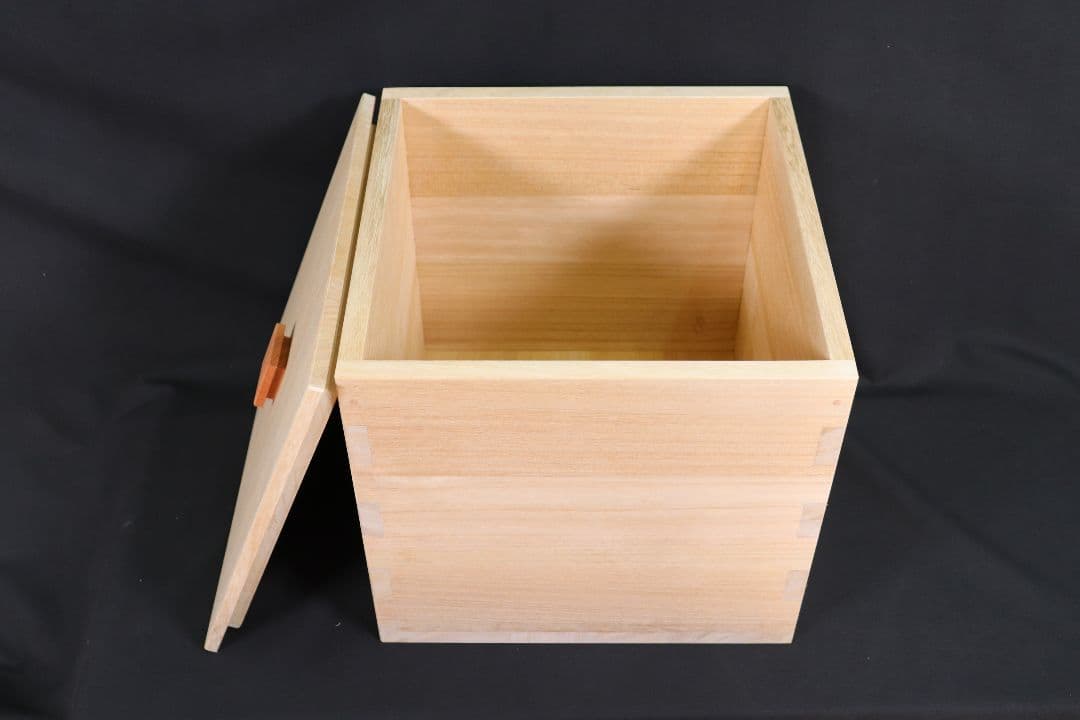 【新米の美味しさ長続き】【20キロ用】桐米びつ　欅材