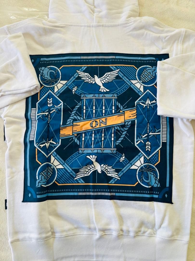 BTS　公式　タグつき新品　　 ON 　HOODIE 03　 フーディー　 L
