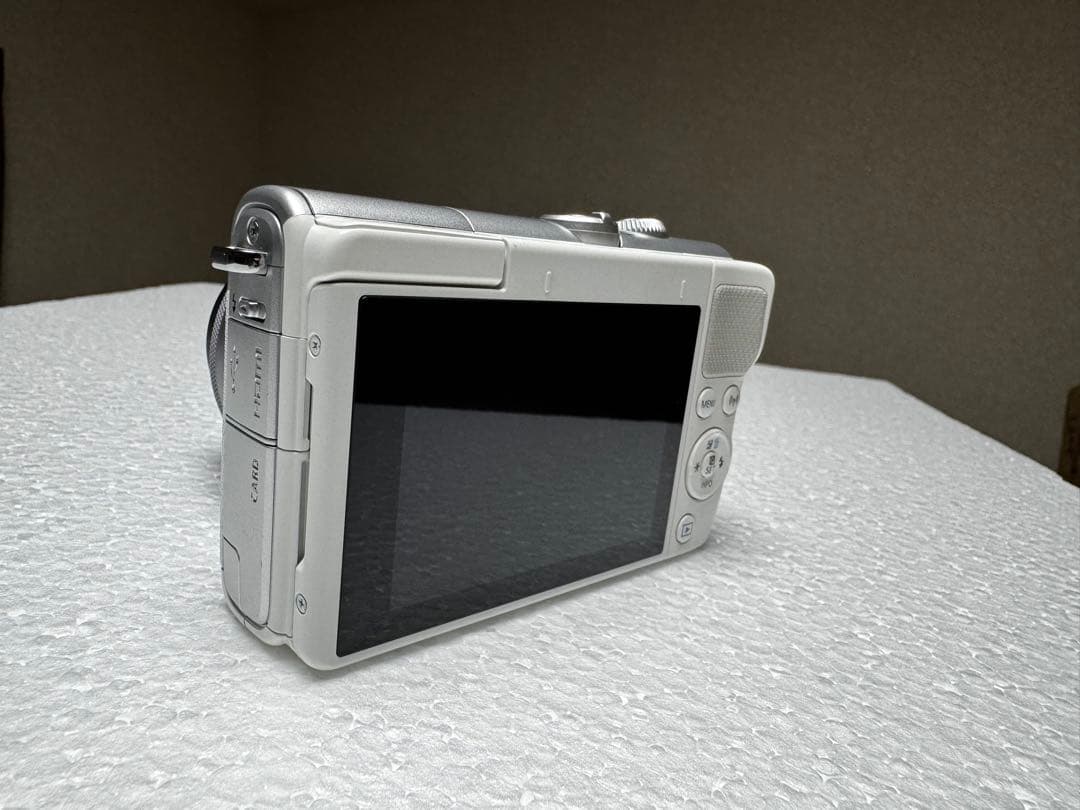 CANON EOS M100 ダブルズームセット　美品