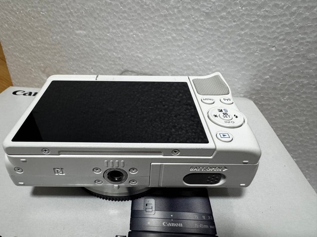 CANON EOS M100 ダブルズームセット　美品