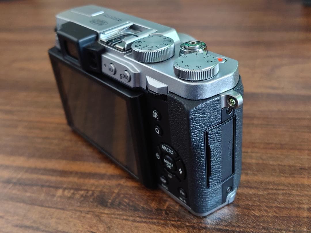 FUJIFILM X30　シルバー　※難あり、使用可