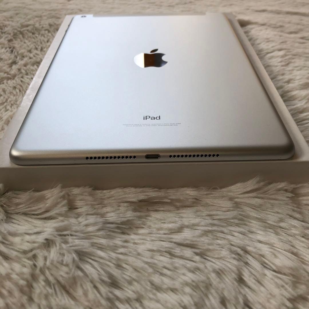 【早い者勝ち】iPad 第6世代 32GB SIMフリー 【すぐ発送】