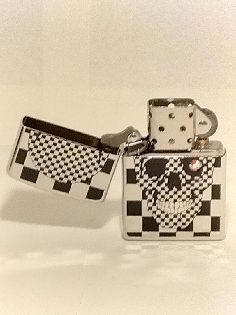 ZIPPO　チェックド　スカル　　　未使用　　　　　　　　　片目　ラインストーン