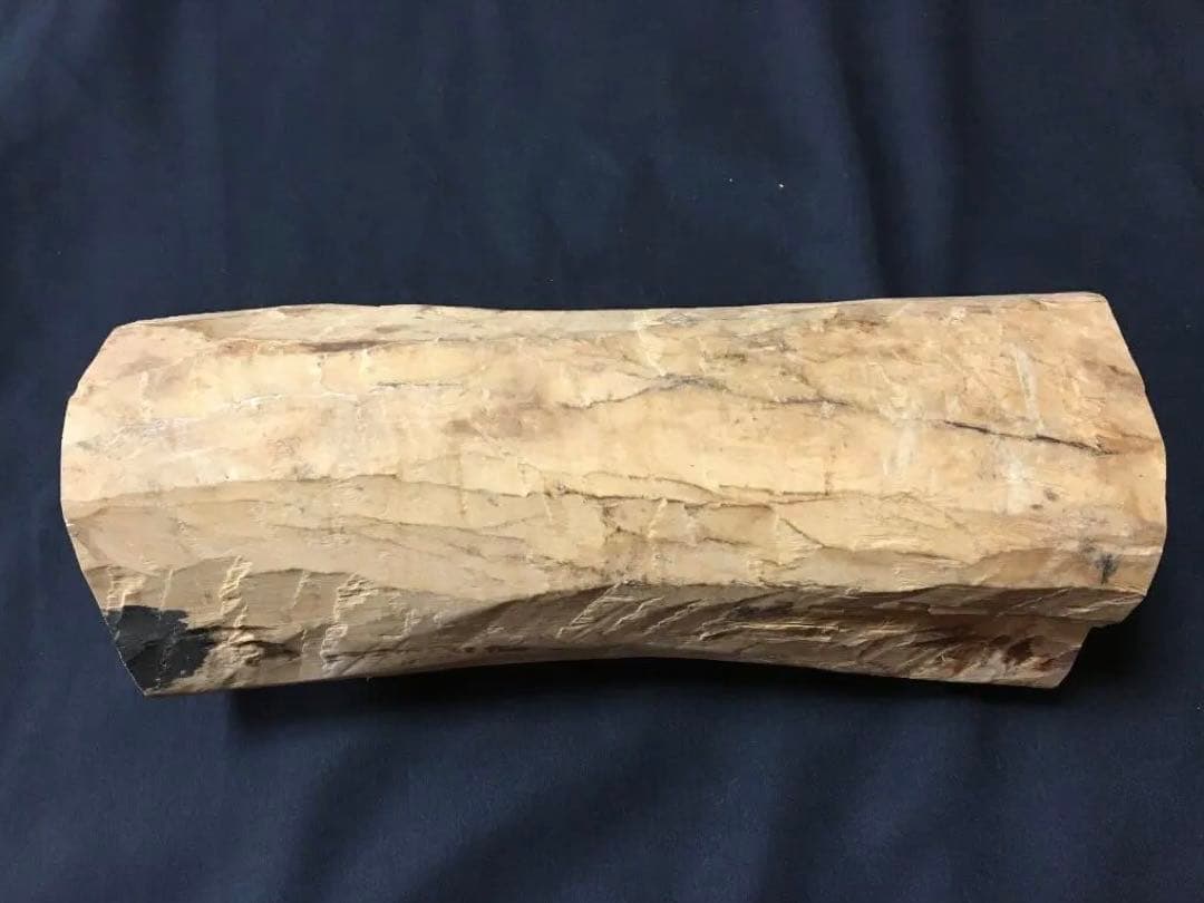 【希少】白檀原木 1.6kg サンダルウッド 香木 香料用・彫刻材・工芸用に！