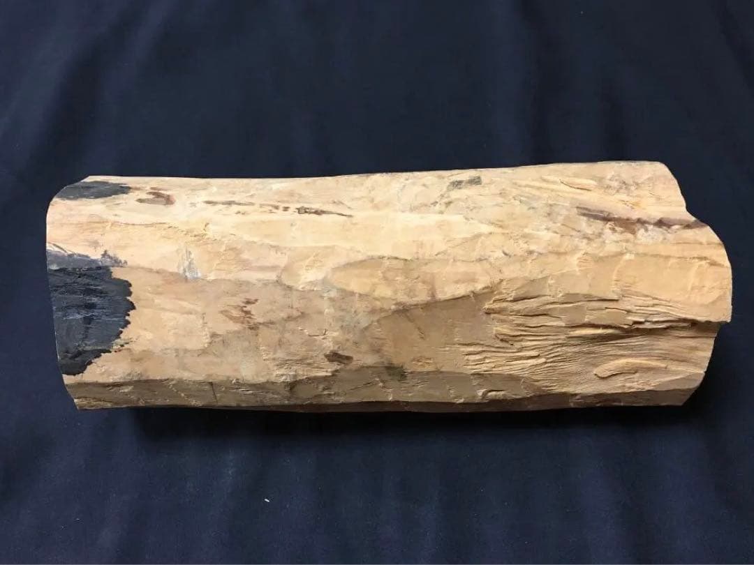 【希少】白檀原木 1.6kg サンダルウッド 香木 香料用・彫刻材・工芸用に！