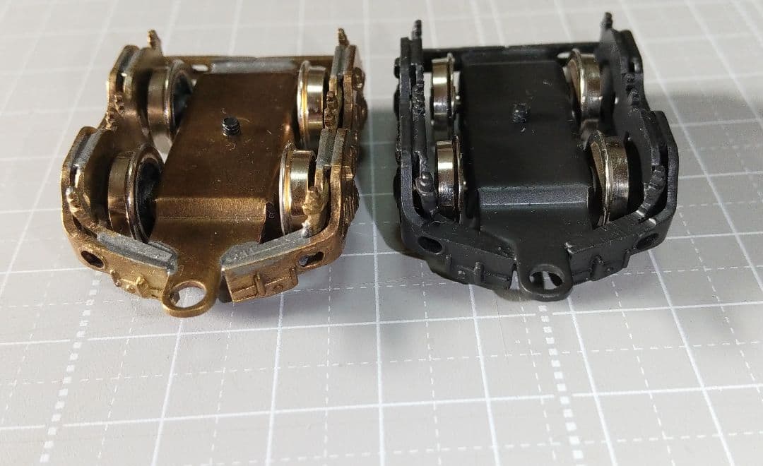 二軸先台車。 二軸従台車 (２組)。他パーツ。 鉄道模型 、HOゲージ