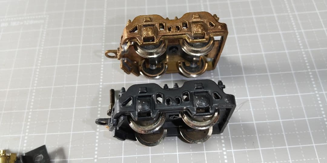 二軸先台車。 二軸従台車 (２組)。他パーツ。 鉄道模型 、HOゲージ