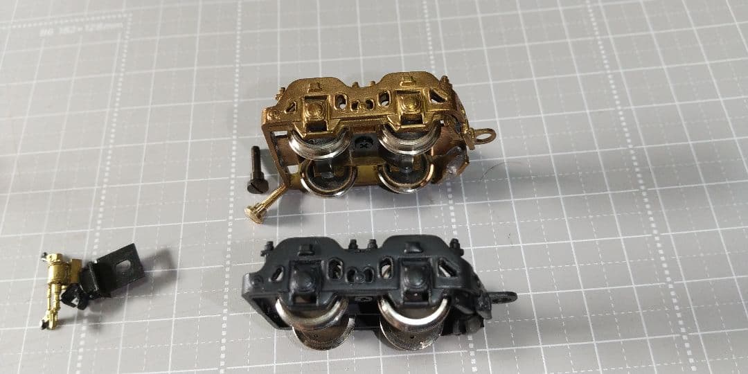 二軸先台車。 二軸従台車 (２組)。他パーツ。 鉄道模型 、HOゲージ