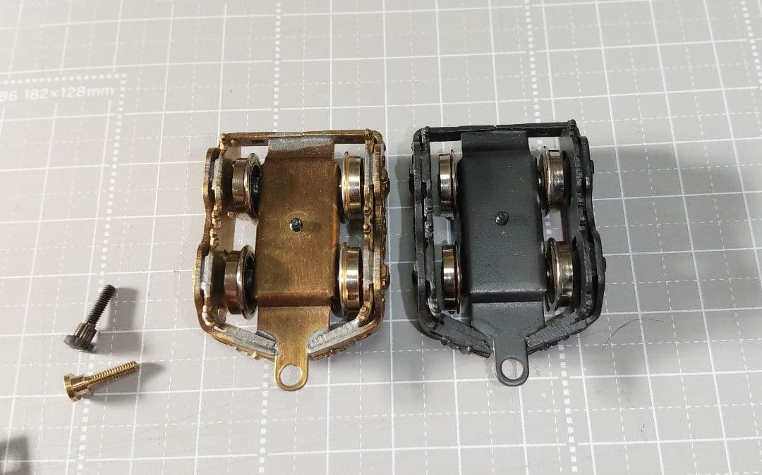 二軸先台車。 二軸従台車 (２組)。他パーツ。 鉄道模型 、HOゲージ