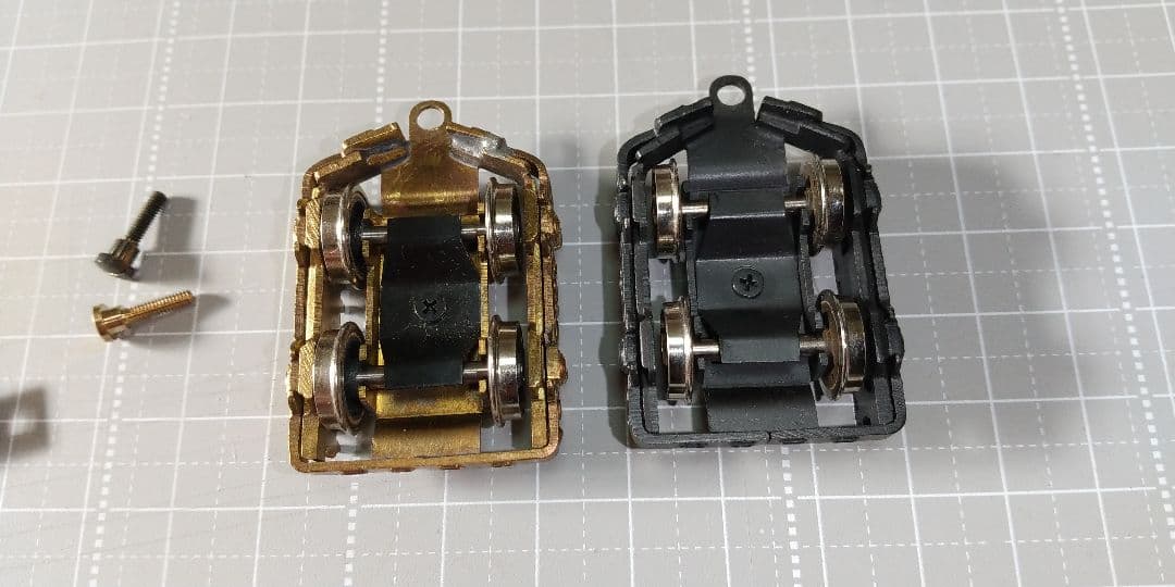 二軸先台車。 二軸従台車 (２組)。他パーツ。 鉄道模型 、HOゲージ