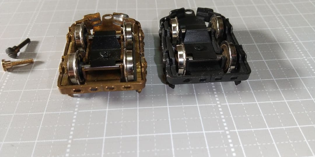 二軸先台車。 二軸従台車 (２組)。他パーツ。 鉄道模型 、HOゲージ