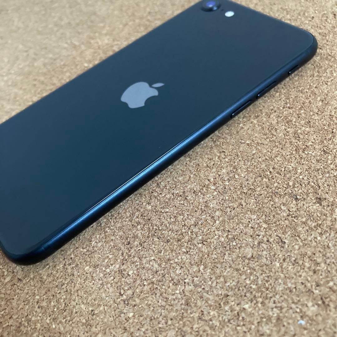 4138 電池新品☆比較的美品☆iPhoneSE2 64GB SIMフリー☆
