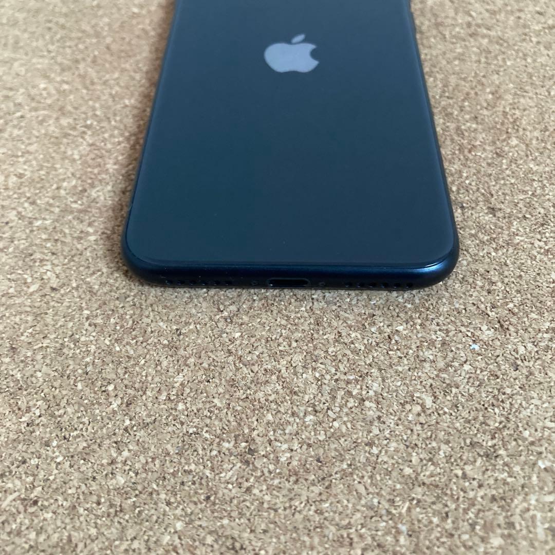 4138 電池新品☆比較的美品☆iPhoneSE2 64GB SIMフリー☆
