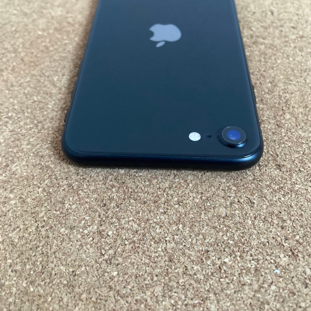 4138 電池新品☆比較的美品☆iPhoneSE2 64GB SIMフリー☆
