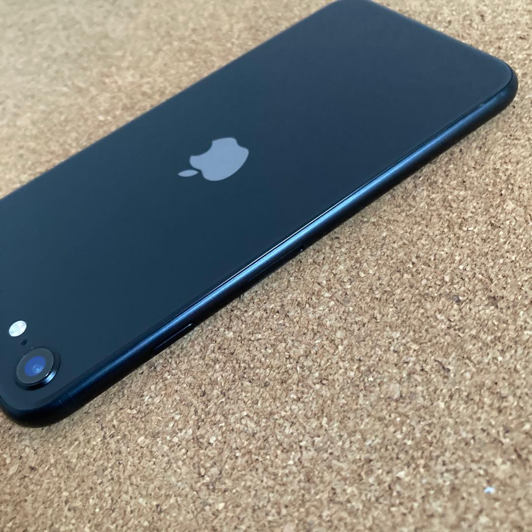 4138 電池新品☆比較的美品☆iPhoneSE2 64GB SIMフリー☆