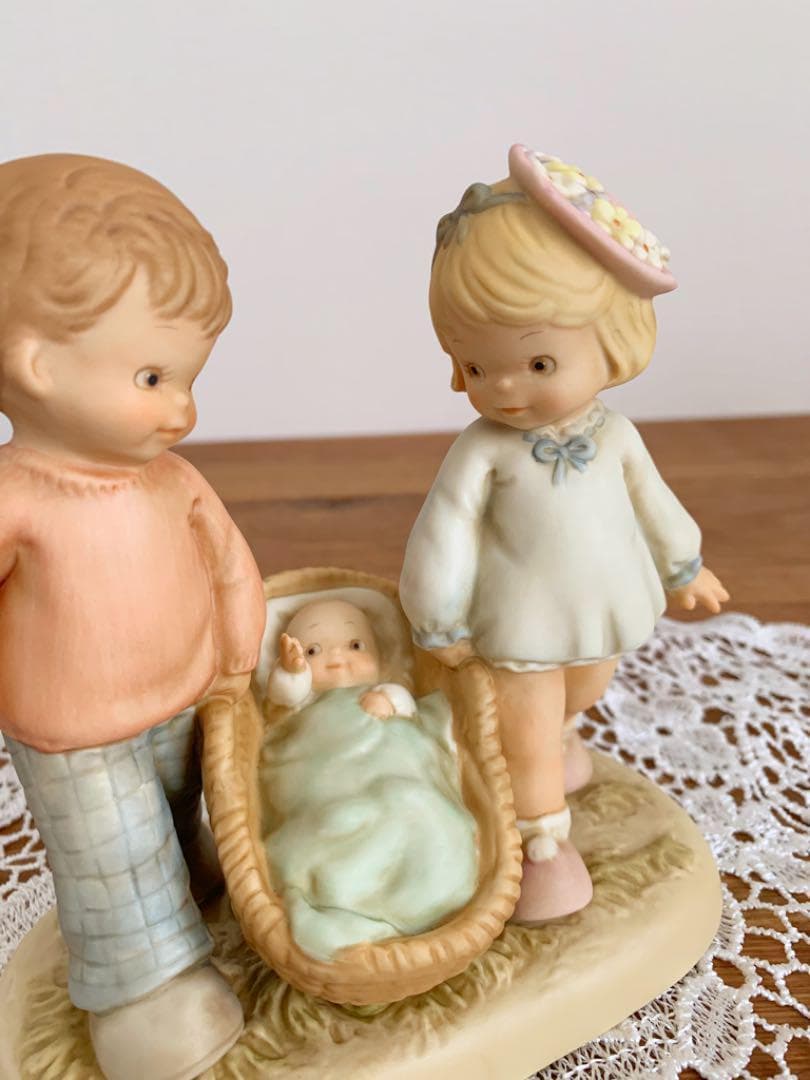 マーベルルーシーアトウェル　陶器人形　バスケットいっぱいの愛を　レア　赤ちゃん