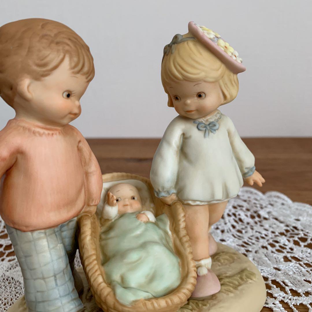 マーベルルーシーアトウェル　陶器人形　バスケットいっぱいの愛を　レア　赤ちゃん