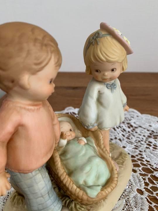 マーベルルーシーアトウェル　陶器人形　バスケットいっぱいの愛を　レア　赤ちゃん
