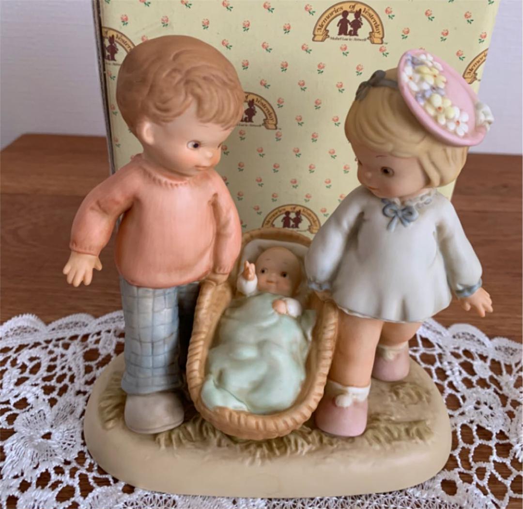 マーベルルーシーアトウェル　陶器人形　バスケットいっぱいの愛を　レア　赤ちゃん