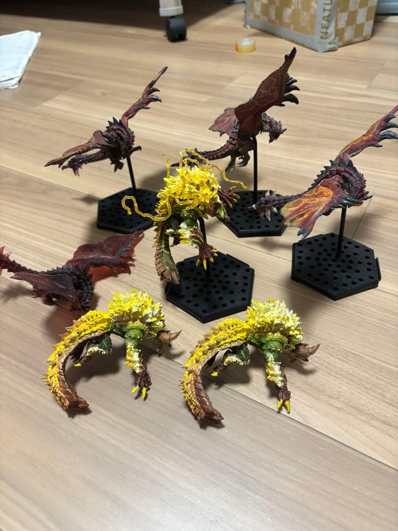 モンスターハンター 金雷公ジンオウガ、黒炎王リオレウス フィギュア