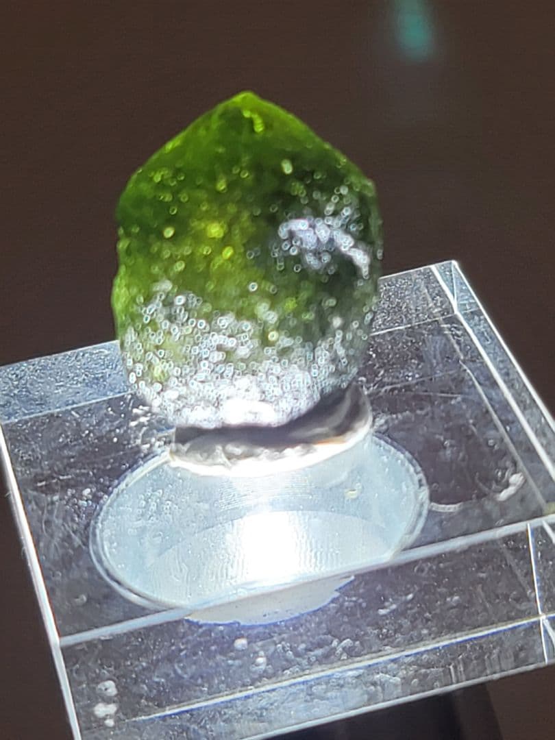 モルダバイト(チェコ)　原石19mm（龍紋・気泡確認済み）深い緑色