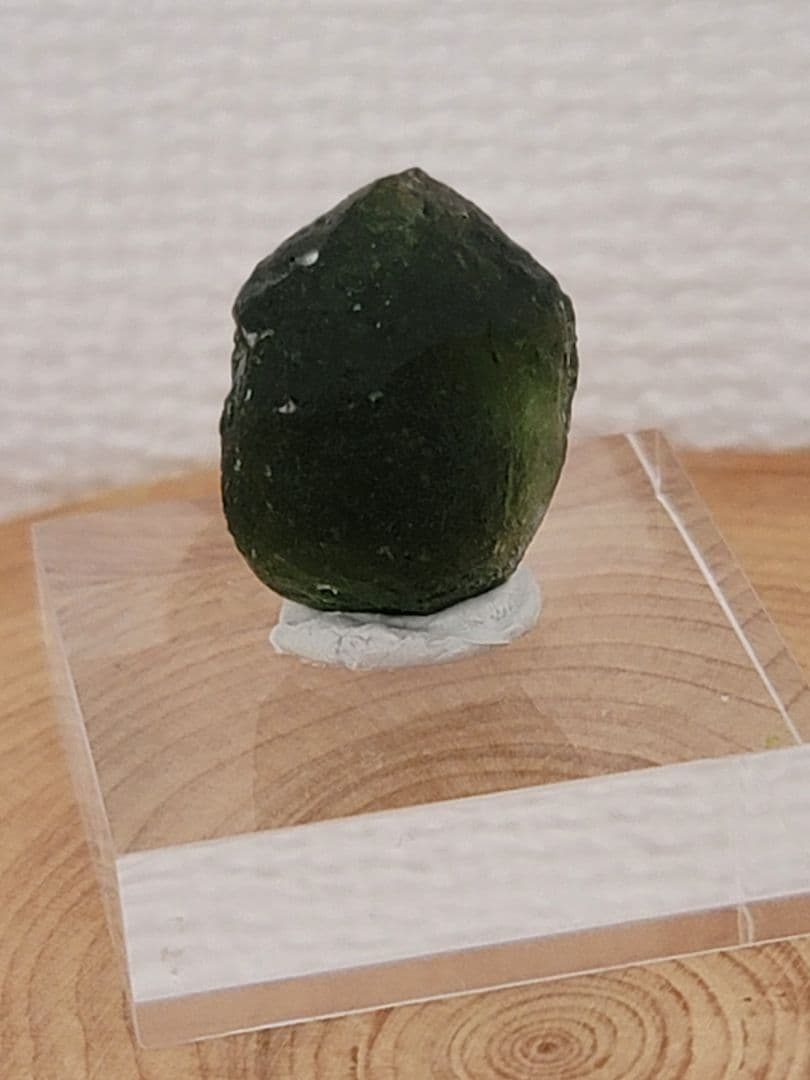 モルダバイト(チェコ)　原石19mm（龍紋・気泡確認済み）深い緑色