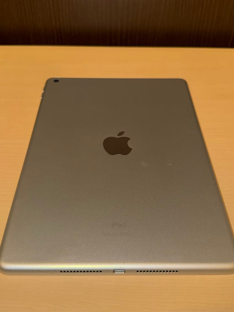 iPad 第7世代 スペースグレー Wi-fiモデル 32GB キーボードカバー