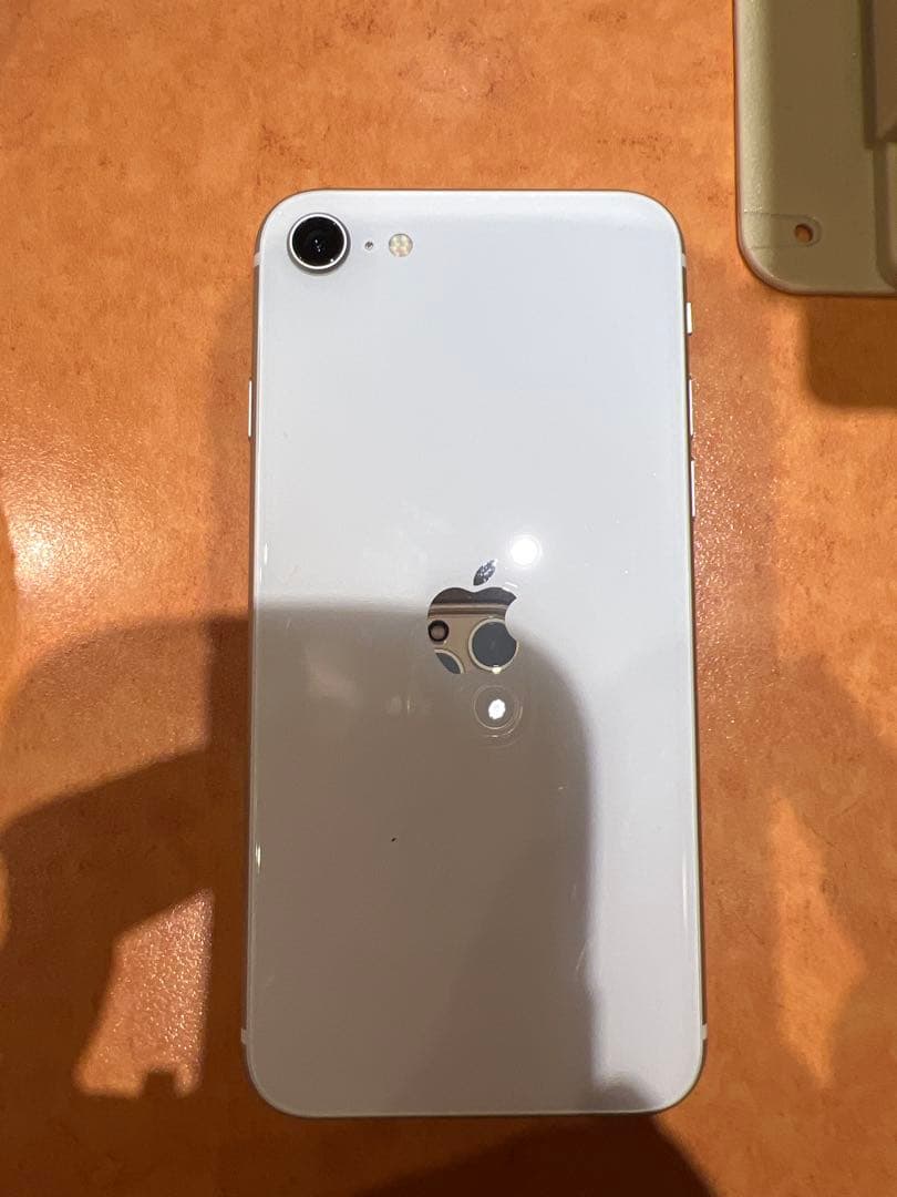 iPhone SE（第2世代）ホワイト　本体