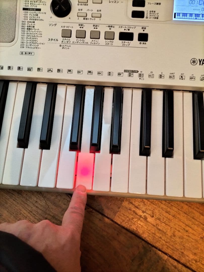 YAMAHA ヤマハ 61鍵キーボード EZ-300 ホワイト 台付