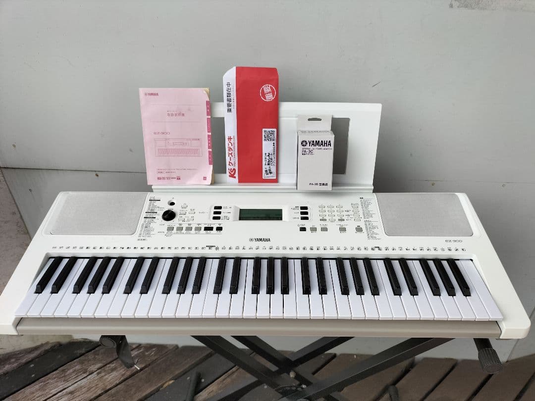 YAMAHA ヤマハ 61鍵キーボード EZ-300 ホワイト 台付