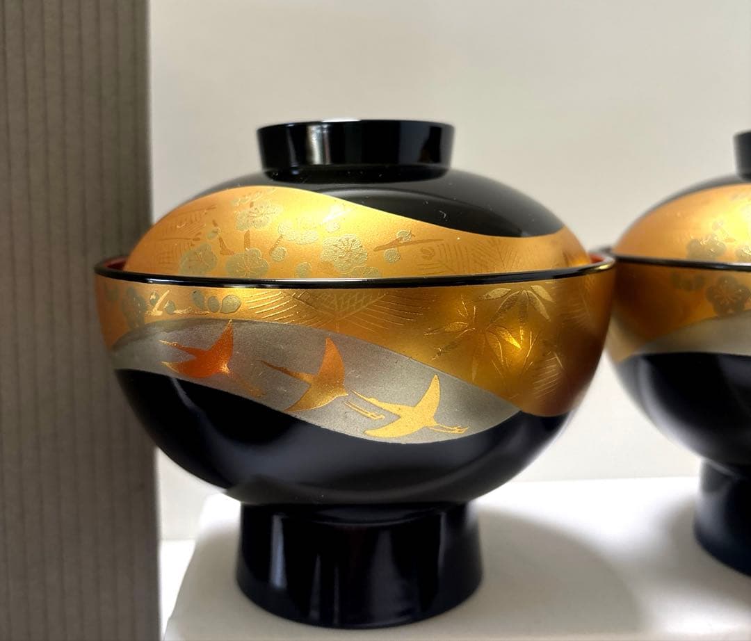 木乾漆器　高台蓋付き汁椀　黒内朱　金彩　鶴に松竹梅図　煮物椀　山中漆器　会津塗り