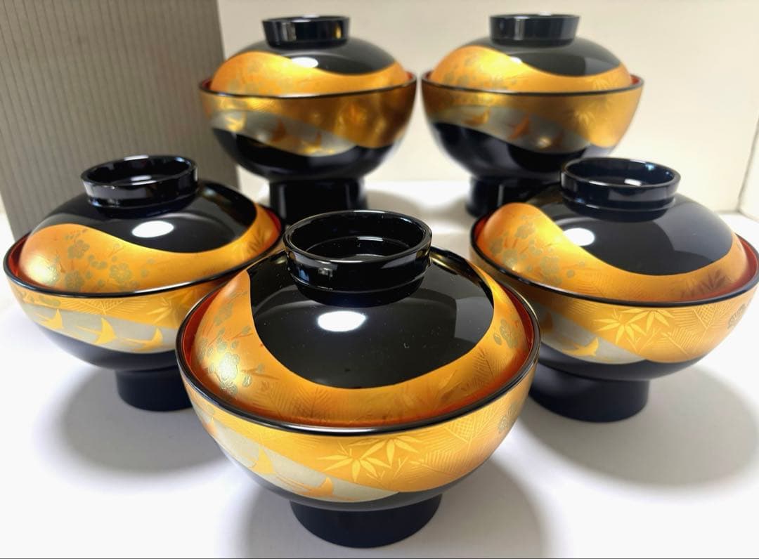 木乾漆器　高台蓋付き汁椀　黒内朱　金彩　鶴に松竹梅図　煮物椀　山中漆器　会津塗り