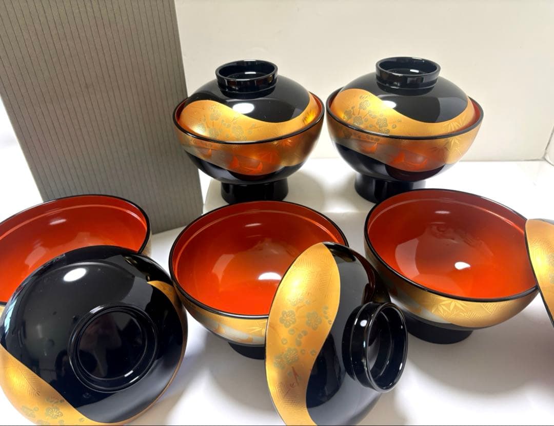 木乾漆器　高台蓋付き汁椀　黒内朱　金彩　鶴に松竹梅図　煮物椀　山中漆器　会津塗り