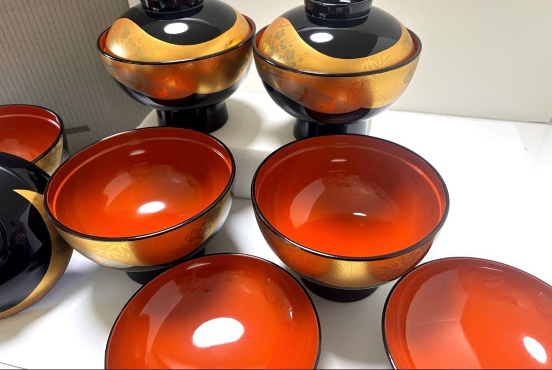 木乾漆器　高台蓋付き汁椀　黒内朱　金彩　鶴に松竹梅図　煮物椀　山中漆器　会津塗り