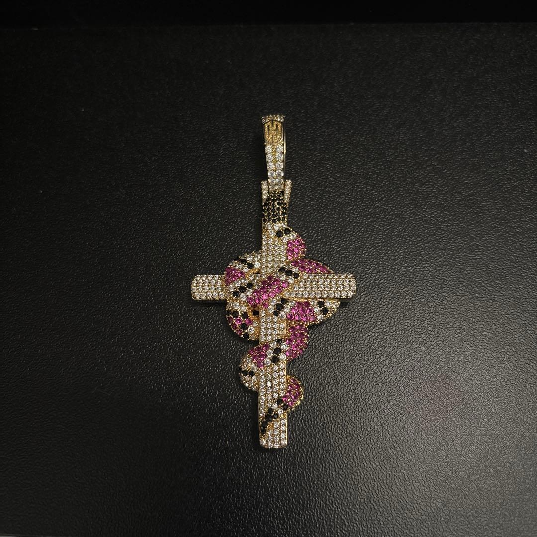 蛇デザインの金色十字架ペンダント　トップ　ジルコニア　s925