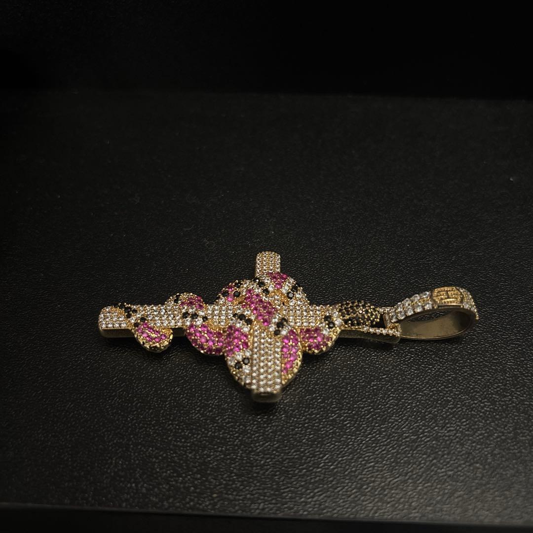 蛇デザインの金色十字架ペンダント　トップ　ジルコニア　s925