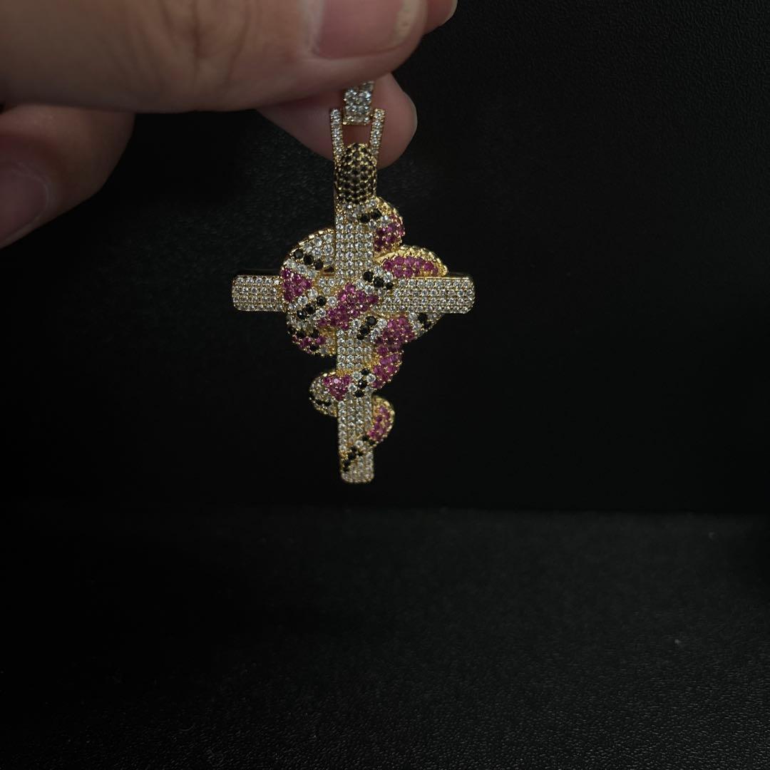 蛇デザインの金色十字架ペンダント　トップ　ジルコニア　s925