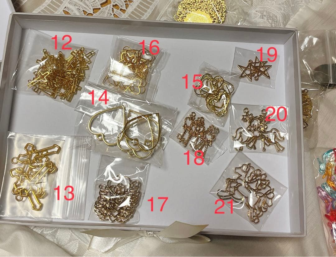 総額2万越え！全38種まとめ売り！！レジン　パーツ　チャーム　ハンドメイド