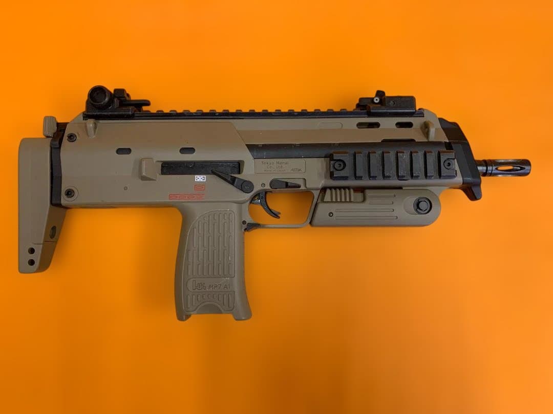 東京マルイ ガスブロ H&K MP7A1 タンカラー予備マガジン付