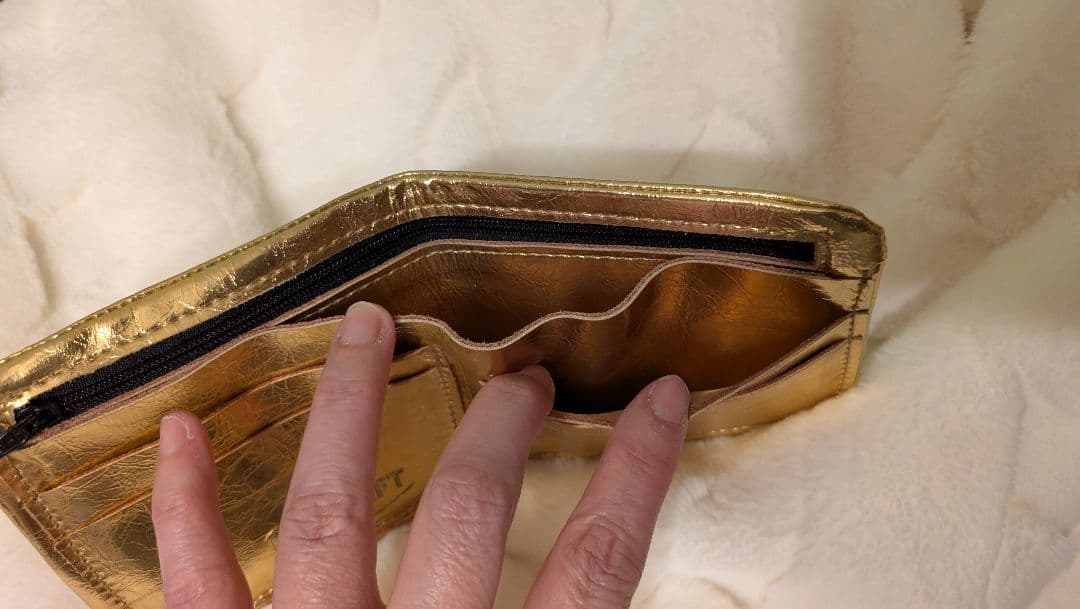 牛革　二つ折り財布　ゴールド　金運UP？？